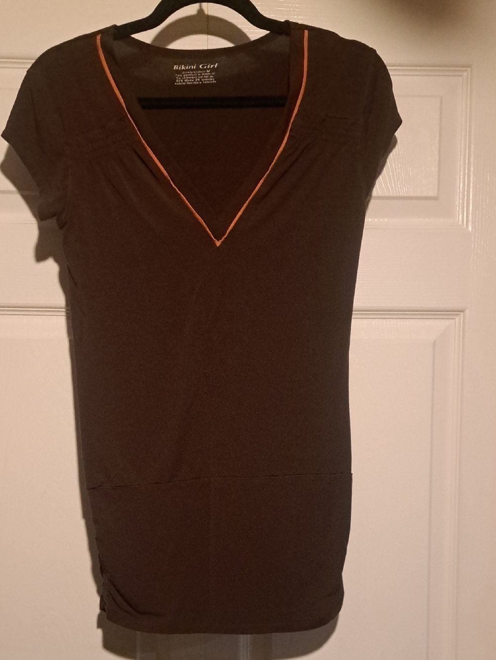 🤠Bikini Girl Women's Brown V-Neck Short Sleeve Tee with Orange Trim Super Soft